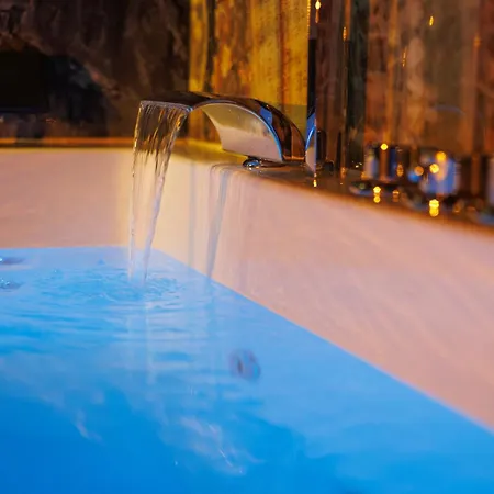 Dark Luxe Avec Ecran Geant De Cinema Et Jacuzzi Holiday home *