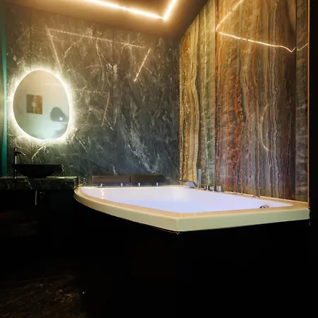 Dark Luxe Avec Ecran Geant De Cinema Et Jacuzzi Holiday home Clary