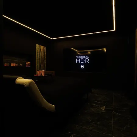 Dark Luxe Avec Ecran Geant De Cinema Et Jacuzzi Holiday home
