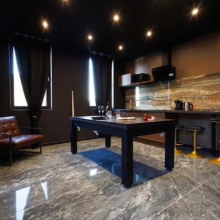 Dark Luxe Avec Ecran Geant De Cinema Et Jacuzzi Holiday home Clary