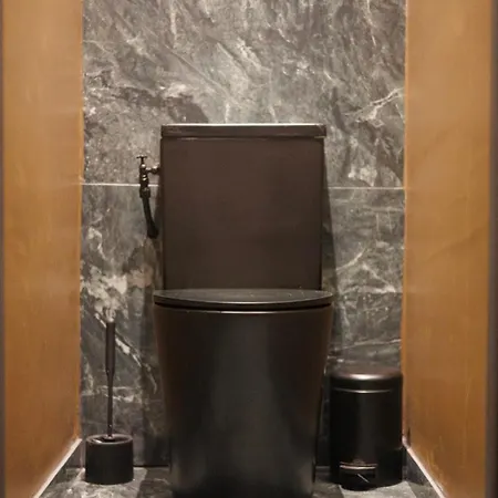 Dark Luxe Avec Ecran Geant De Cinema Et Jacuzzi Clary