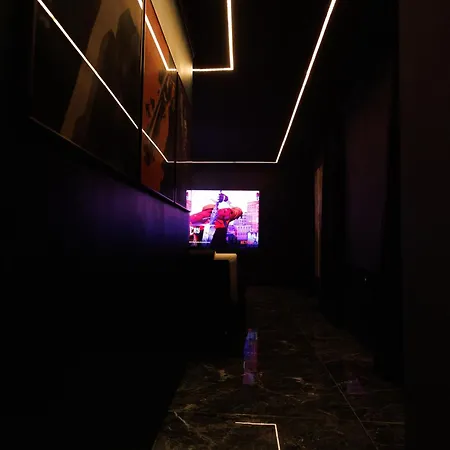 Dark Luxe Avec Ecran Geant De Cinema Et Jacuzzi Holiday home Clary