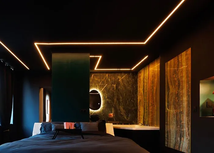 Dark Luxe Avec Ecran Geant De Cinema Et Jacuzzi Holiday home Clary