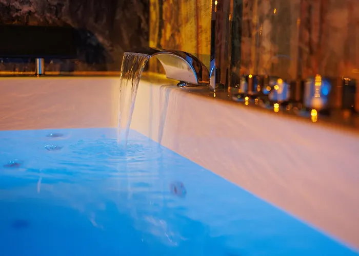 Dark Luxe Avec Ecran Geant De Cinema Et Jacuzzi Holiday home *