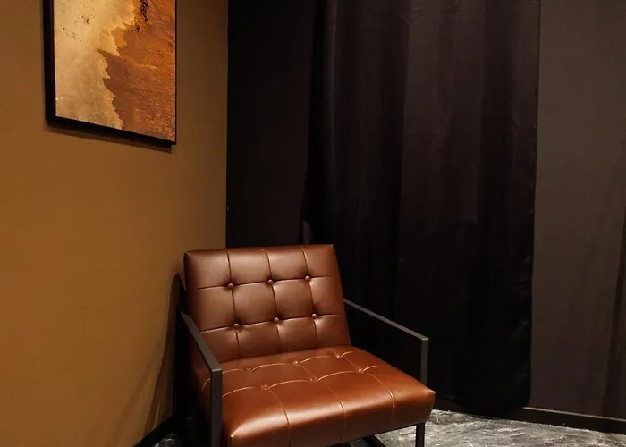 Dark Luxe Avec Ecran Geant De Cinema Et Jacuzzi Clary