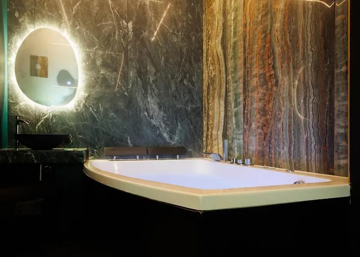 Dark Luxe Avec Ecran Geant De Cinema Et Jacuzzi Holiday home Clary