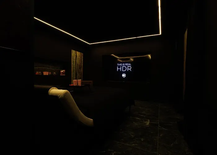 Dark Luxe Avec Ecran Geant De Cinema Et Jacuzzi Holiday home