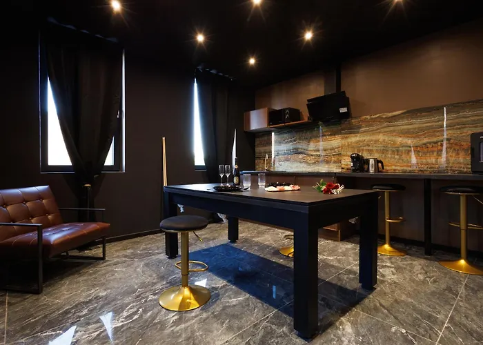 Dark Luxe Avec Ecran Geant De Cinema Et Jacuzzi Holiday home Clary
