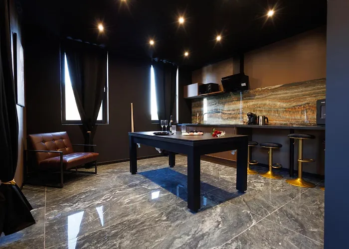 Dark Luxe Avec Ecran Geant De Cinema Et Jacuzzi Holiday home Clary