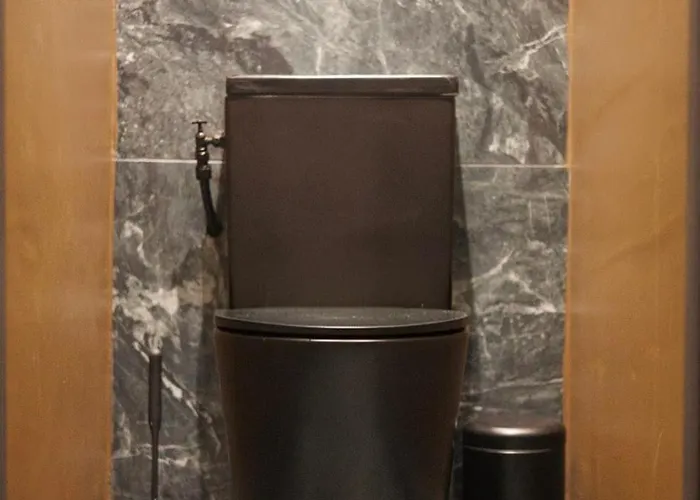 Dark Luxe Avec Ecran Geant De Cinema Et Jacuzzi Clary