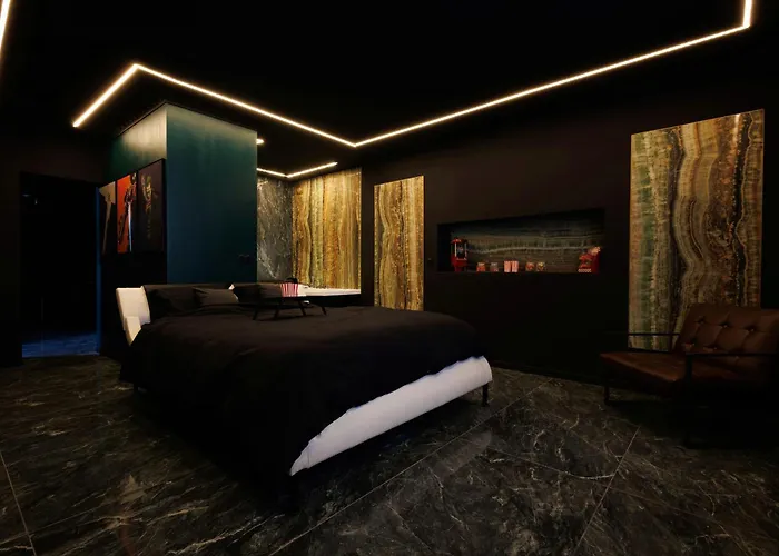 Dark Luxe Avec Ecran Geant De Cinema Et Jacuzzi Holiday home Clary
